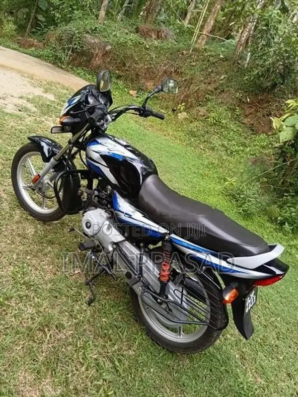 Bajaj CT100 2025