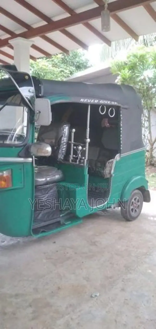 Bajaj RE 2015