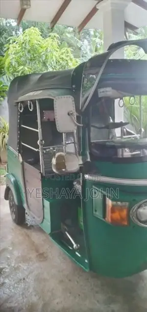 Bajaj RE 2015