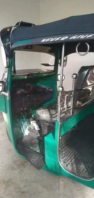 Bajaj RE 2015