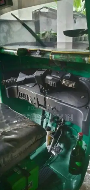 Bajaj RE 2015