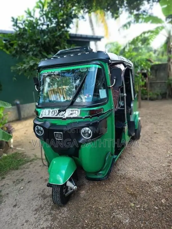 Bajaj RE 2015