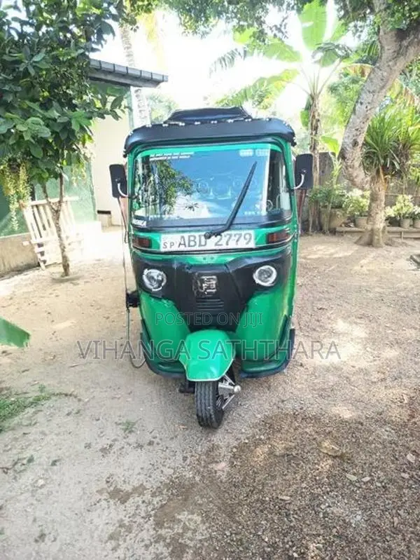 Bajaj RE 2015