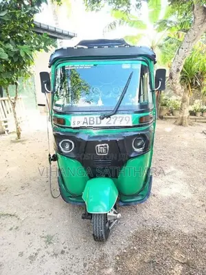 Bajaj RE 2015