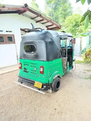 Bajaj RE 2015