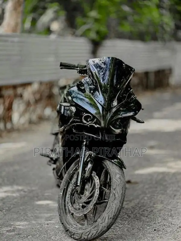 Bajaj Pulsar RS200 2016