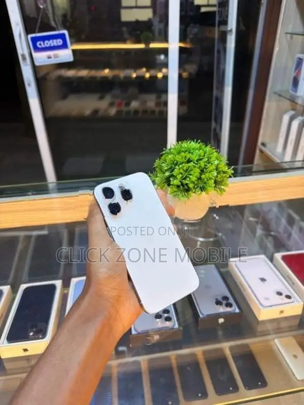 Apple iPhone 15 Pro (Used)