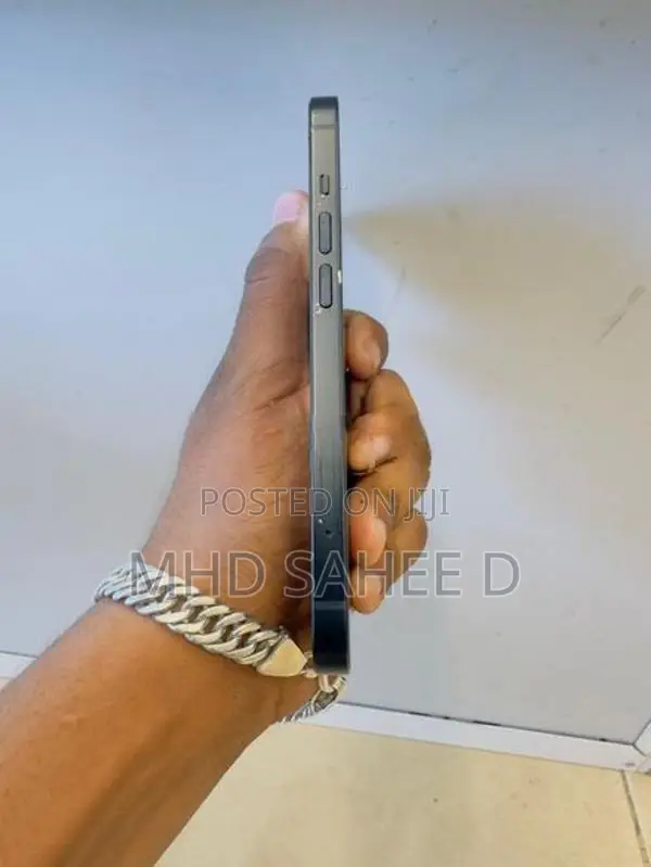 Apple iPhone 13 (Used)