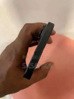 Apple iPhone 16 (Used)