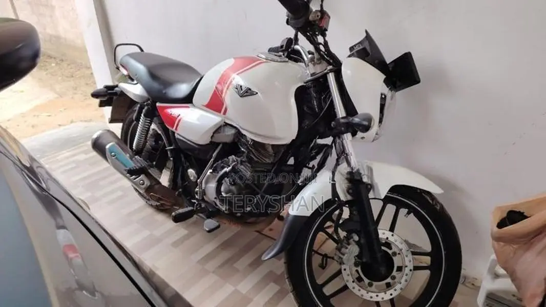 Bajaj V15 2016