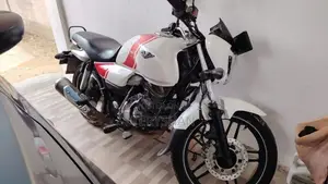 Bajaj V15 2016