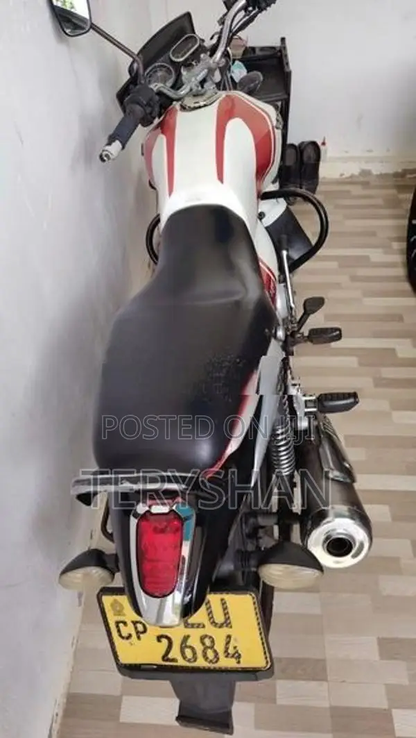 Bajaj V15 2016