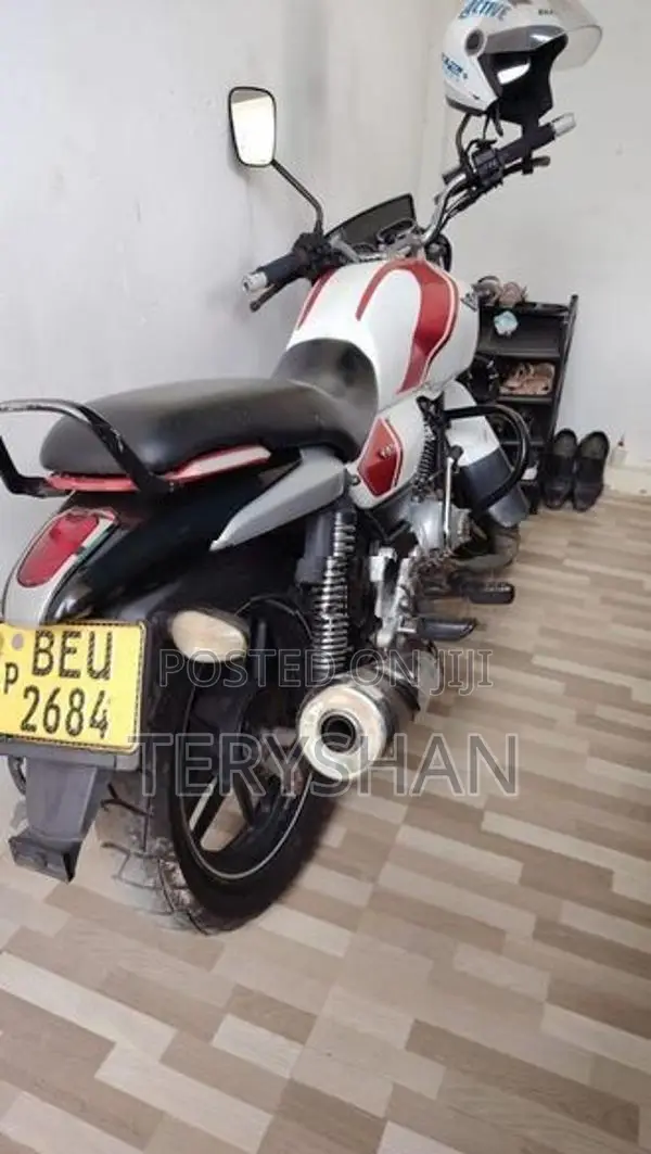 Bajaj V15 2016