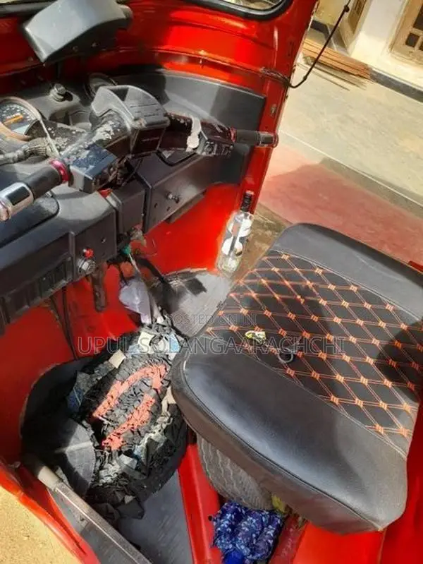Bajaj RE 2012