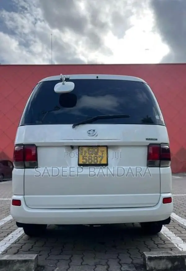 Toyota Regius 2002