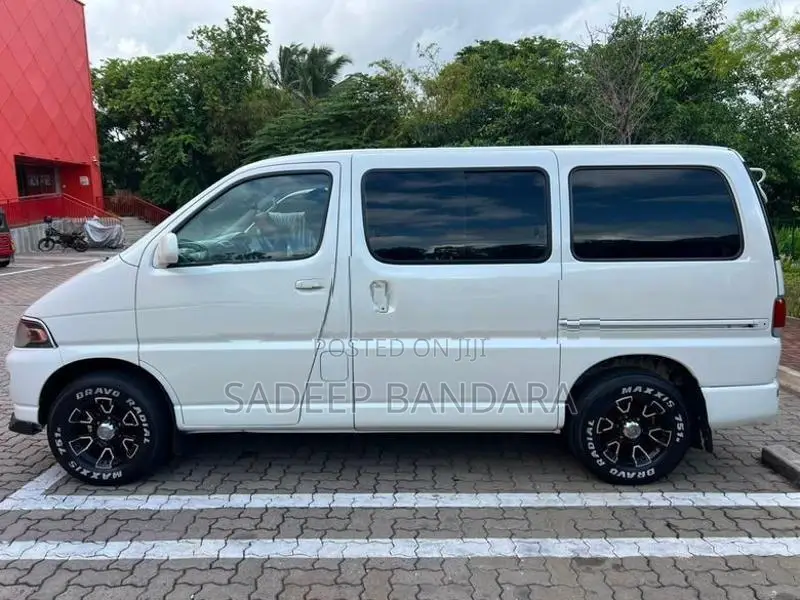 Toyota Regius 2002