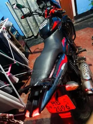Bajaj Pulsar 150 2005