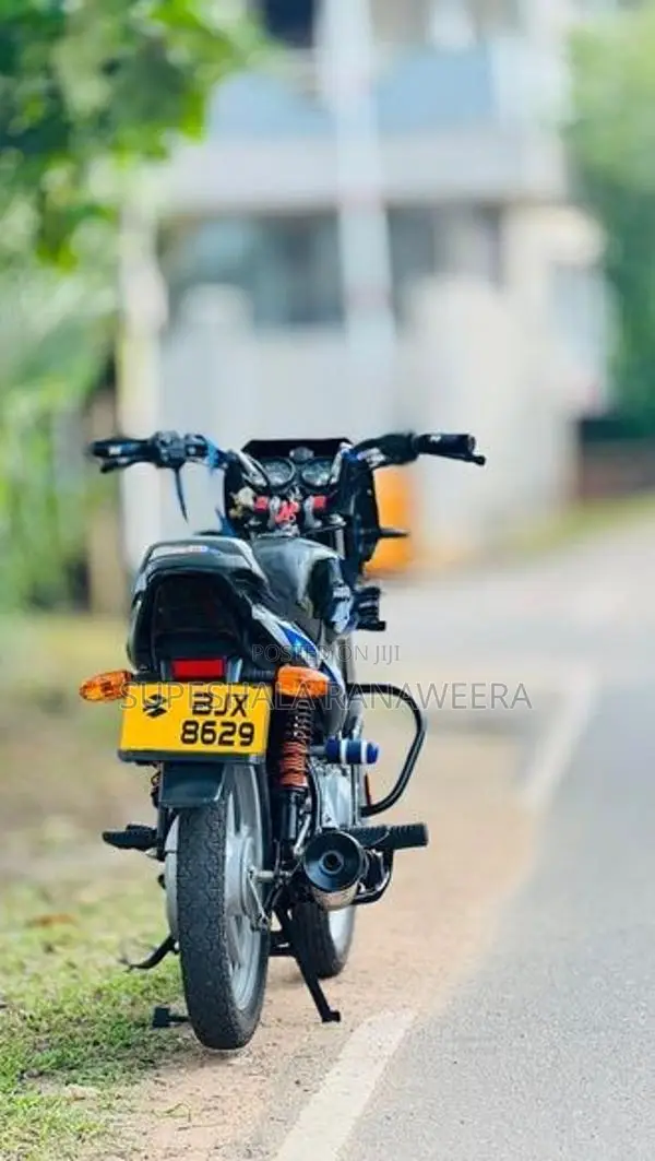 Bajaj CT100 2025