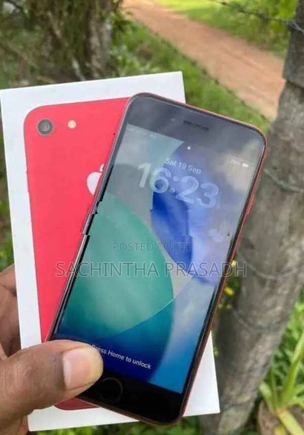 Apple iPhone SE 2 (Used)