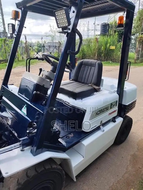 2.5T Komatsu Forklift 2000