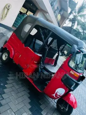 Bajaj RE ABW 2025