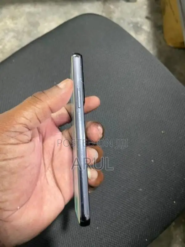Samsung Galaxy S22 (Used)