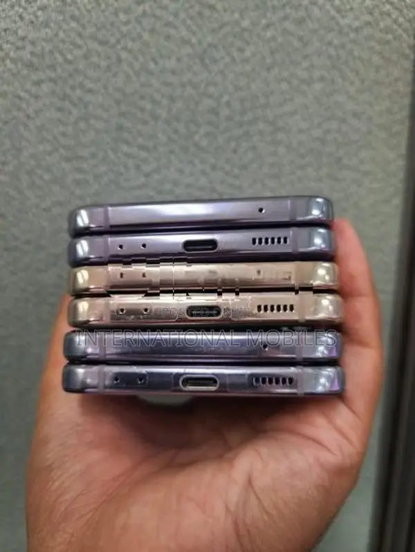 Samsung Galaxy Z Flip 4 5G Fullset (Used)
