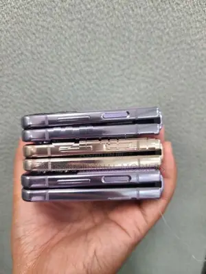 Samsung Galaxy Z Flip 4 5G Fullset (Used)