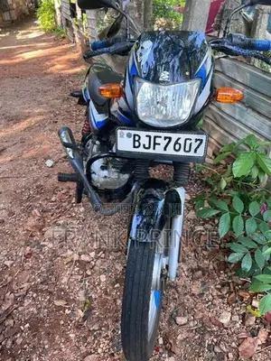 Bajaj CT100 2023