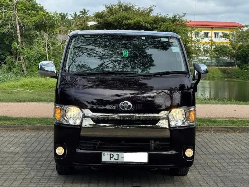 Toyota GDH DARK PRIME SUPER GL 2018