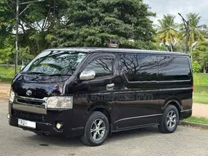 Toyota GDH DARK PRIME SUPER GL 2018