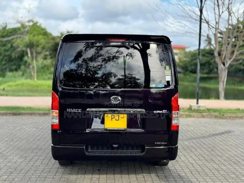 Toyota GDH DARK PRIME SUPER GL 2018