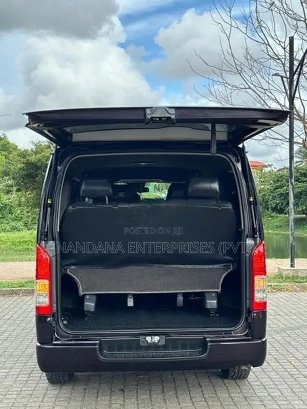 Toyota GDH DARK PRIME SUPER GL 2018