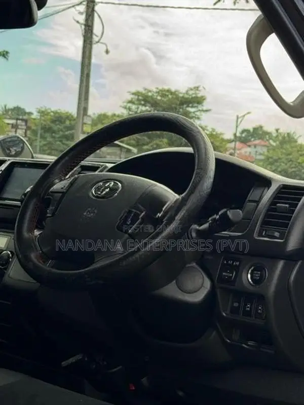 Toyota GDH DARK PRIME SUPER GL 2018