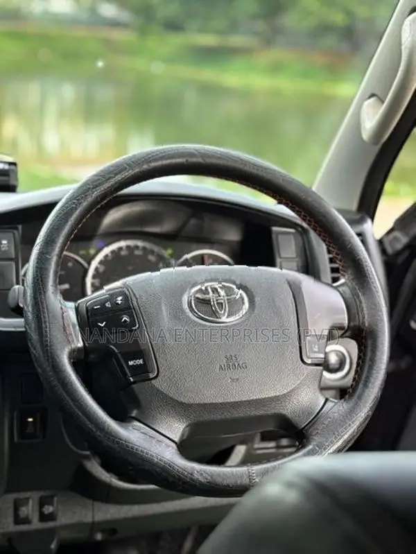 Toyota GDH DARK PRIME SUPER GL 2018