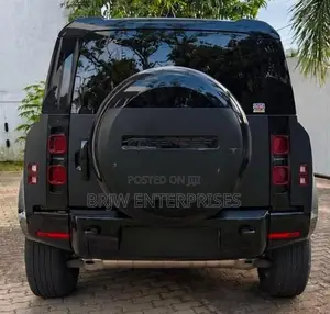 Land Rover Defender 110 p300 2025
