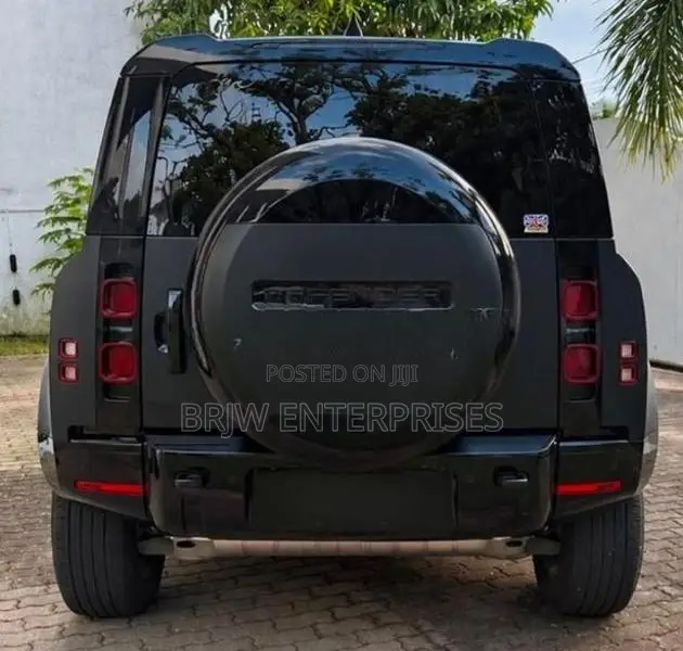 Land Rover Defender 110 p300 2025