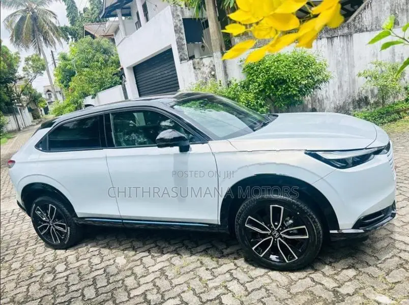 Honda Vezel Z Play with MoonRoof 2025