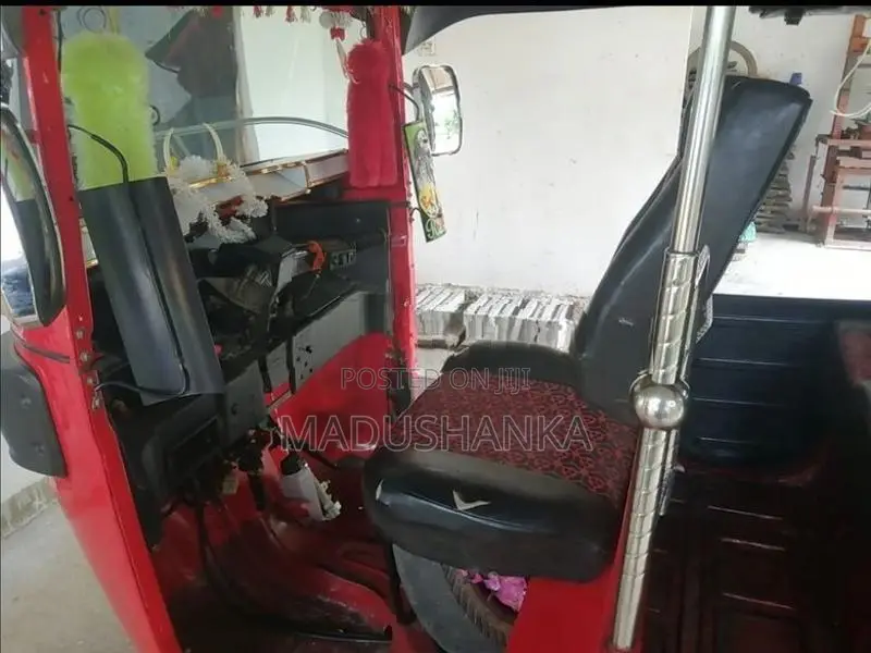 Bajaj RE 2014