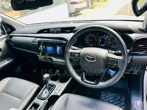 Toyota Hilux Rocco 2025