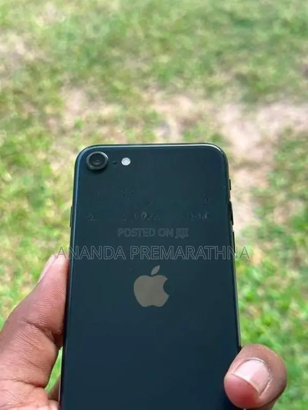 Apple iPhone SE 2 (Used)