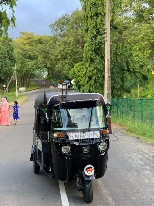 Bajaj RE 2016