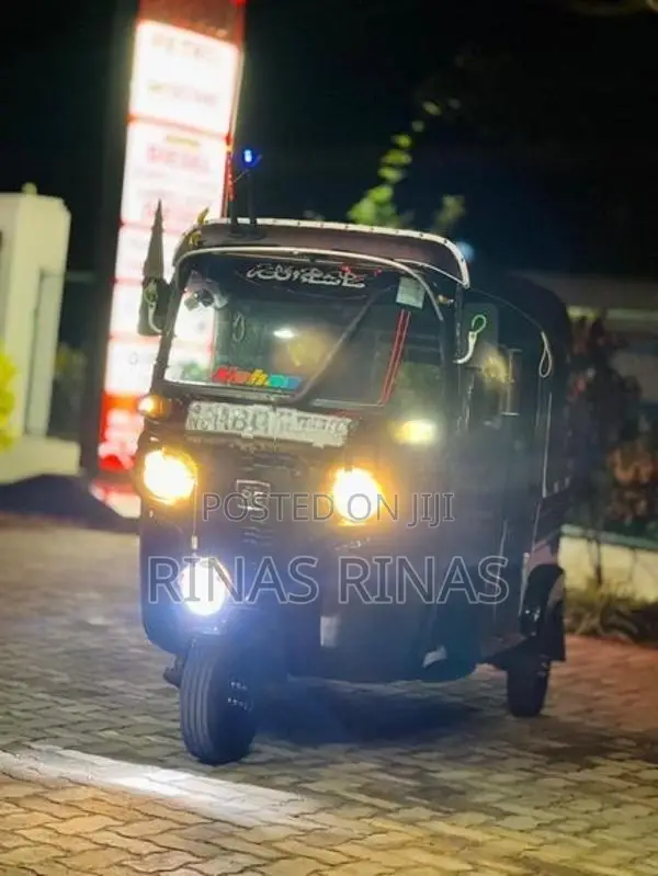 Bajaj RE 2016
