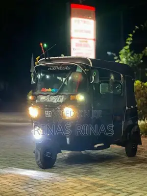 Bajaj RE 2016