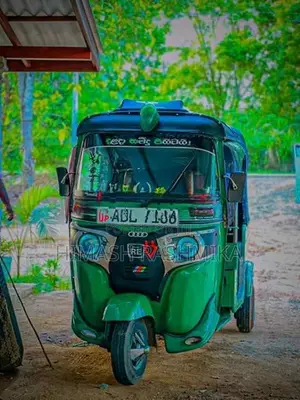 Bajaj RE 2016
