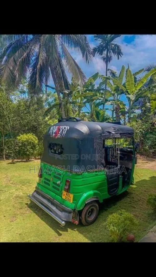 Bajaj RE 2016