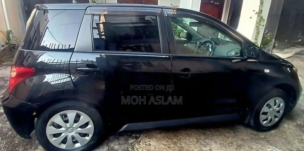 Toyota IST 2003