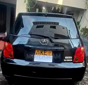 Toyota IST 2003
