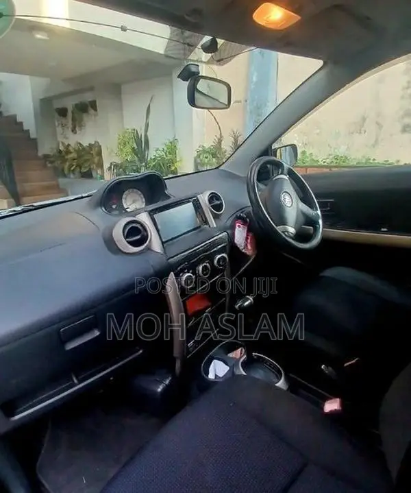 Toyota IST 2003