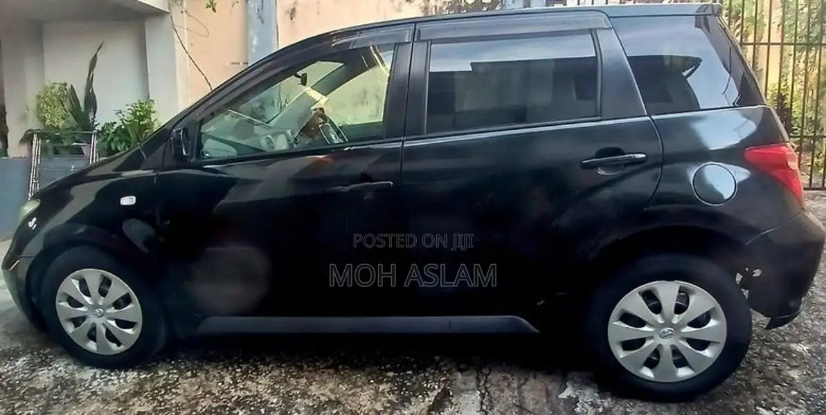 Toyota IST 2003